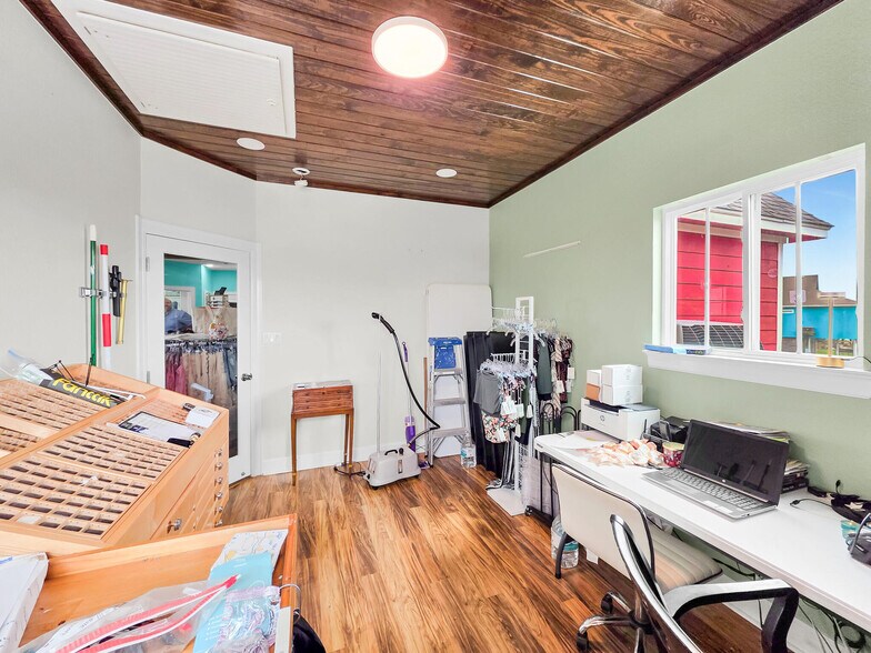 More Photos Of 970 Surfside, Crystal Beach General Retail For Sale