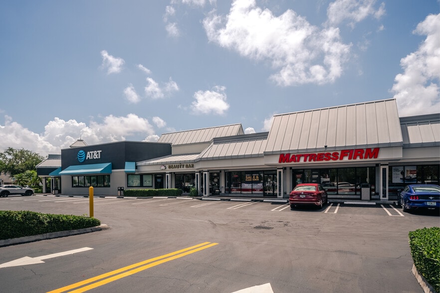 More Photos Of 8821-8833 S Dixie Hwy, Miami Unknown For Lease