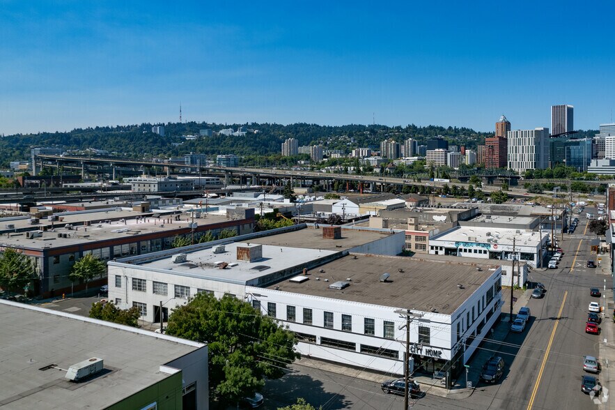 More Photos Of 239 SE Salmon St, Portland Warehouse For Lease
