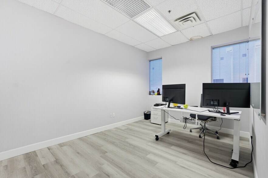 More Photos Of 3401 E Harbour Dr, Phoenix Light Manufacturing For Lease