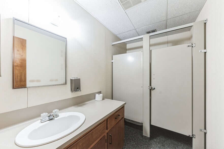 More Photos Of 1611 Old Granger Rd, Taylor Office For Lease