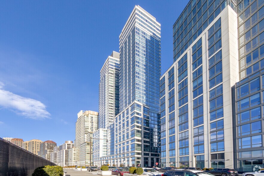 More Photos Of 80 Riverside Blvd, New York Apartments For Lease