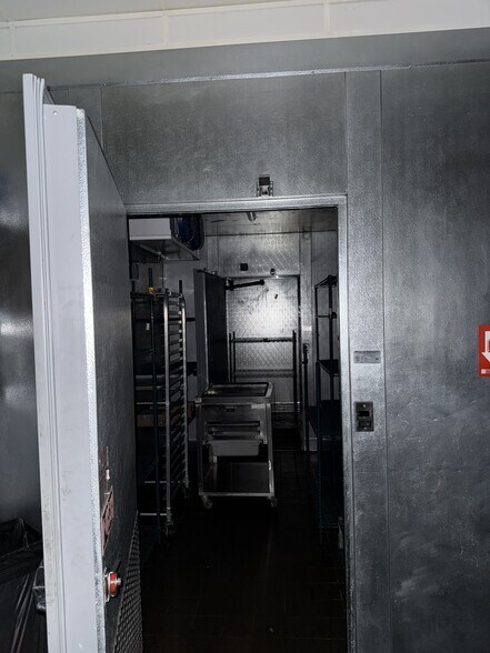More Photos Of 3925 Rosedale Hwy, Bakersfield General Retail For Lease