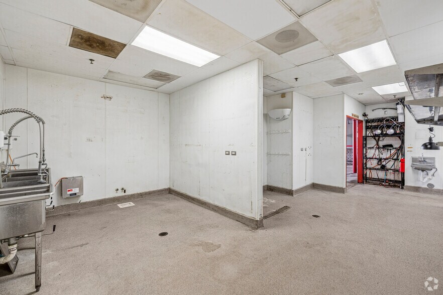 More Photos Of 301 N Guadalupe St, San Marcos Storefront Retail Office For Lease