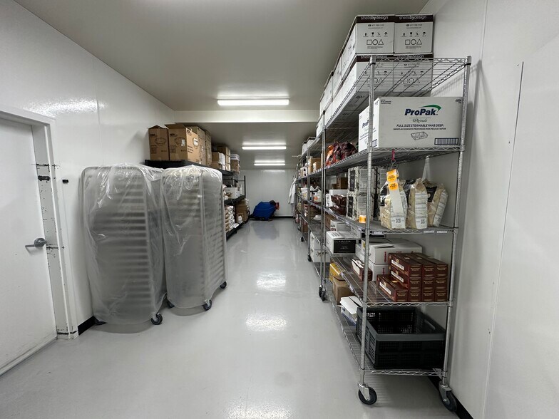 More Photos Of 590 N Main St, Leeds Manufacturing For Sale