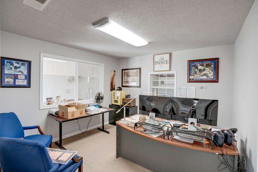 More Photos Of 11578 Airway Blvd, Roanoke Warehouse For Sale