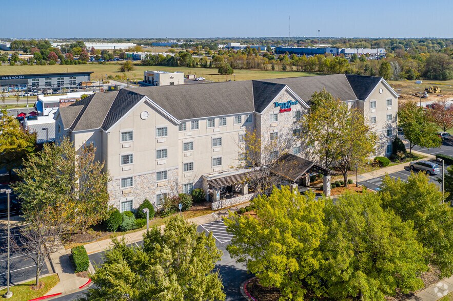 More Photos Of 3100 SE 14th St, Bentonville Hotel For Sale