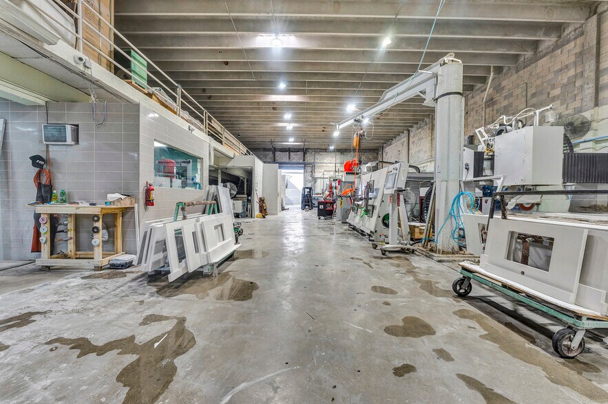 More Photos Of 2060 Johnson St, Hollywood Warehouse For Lease