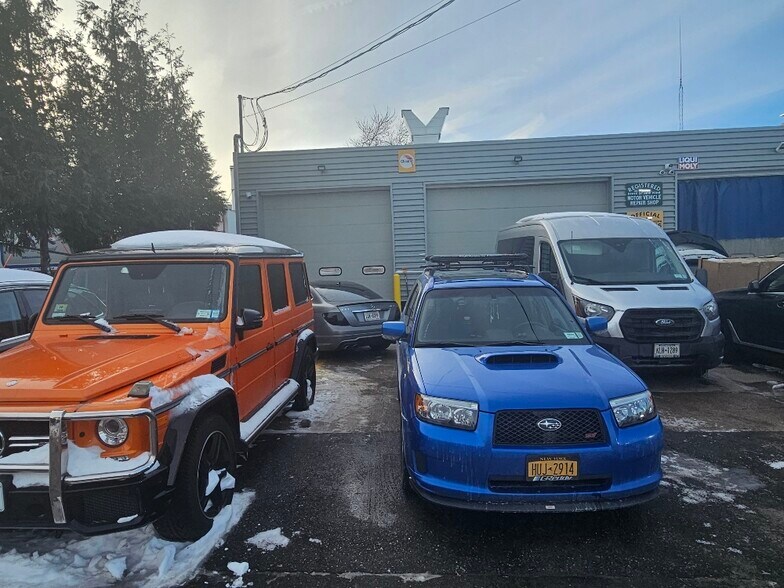 More Photos Of 15 Windsor Ct, Mineola Warehouse For Sale