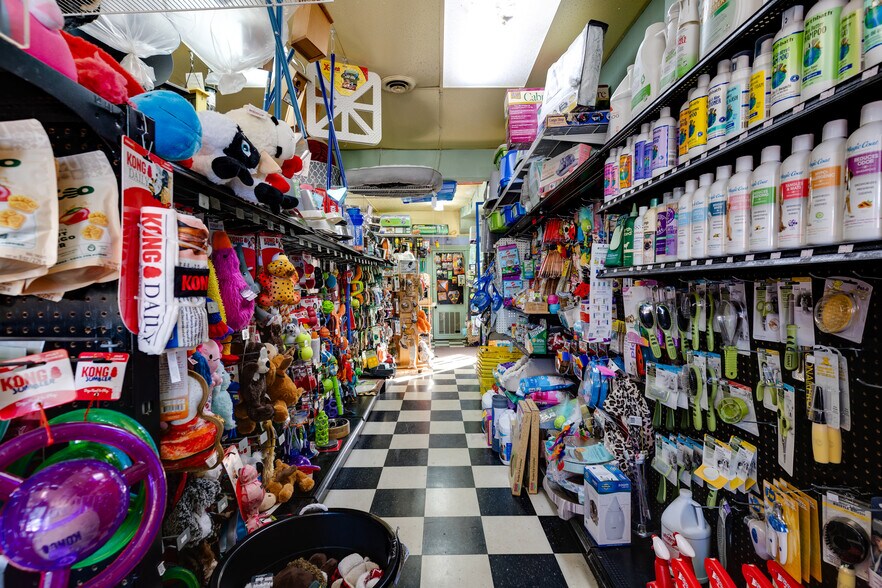 More Photos Of 307 Railroad Ave, Ashland Storefront Retail Residential For Sale