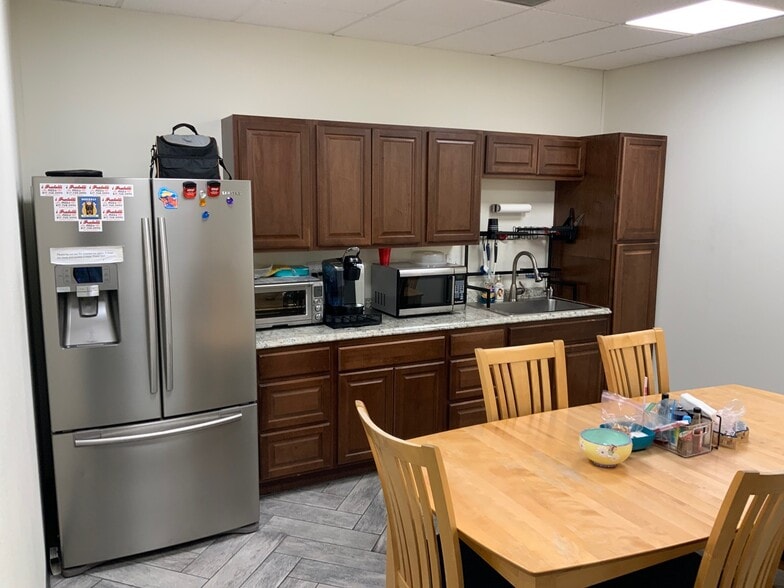 More Photos Of 2890 Market Loop, Southlake Light Manufacturing For Sale