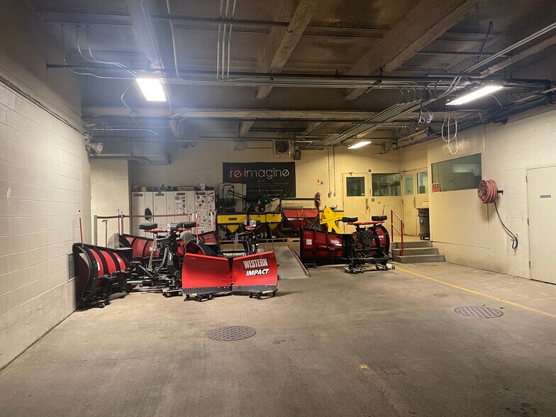 More Photos Of 100 N Queen St, Lancaster Office For Sale