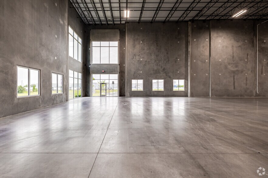 More Photos Of E 76th St N & Whirlpool Dr, Tulsa Unknown For Lease