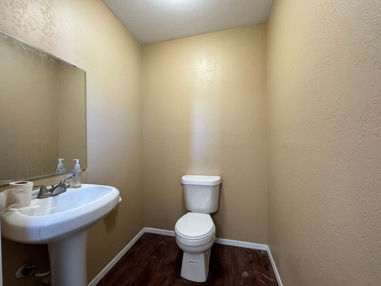 More Photos Of 5504 E County Road 128, Midland Light Manufacturing For Lease