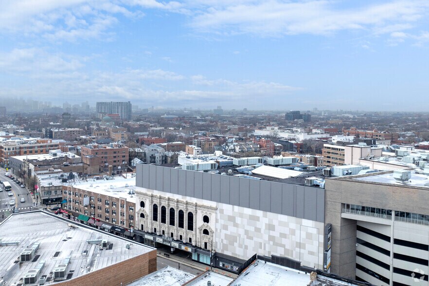 More Photos Of 2828 N Clark St, Chicago Unknown For Lease