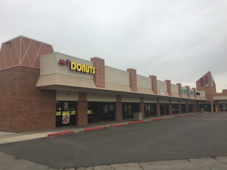 More Photos Of 1704-1756 S Chambers Rd, Aurora Storefront For Lease