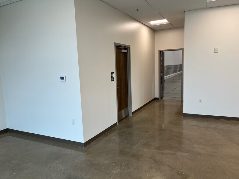 More Photos Of 1100 Lakeside Parkway, Flower Mound Industrial For Lease