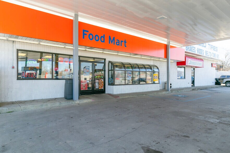 More Photos Of 508 Henslee Dr, Dickson Service Station For Sale