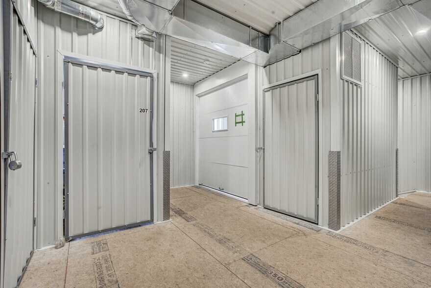 More Photos Of 1550-1560 Rue Michelin, Laval Self Storage For Sale