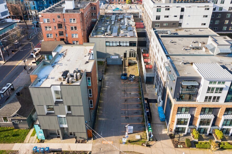 More Photos Of 206 Broadway Ave E, Seattle Storefront Retail Office For Lease