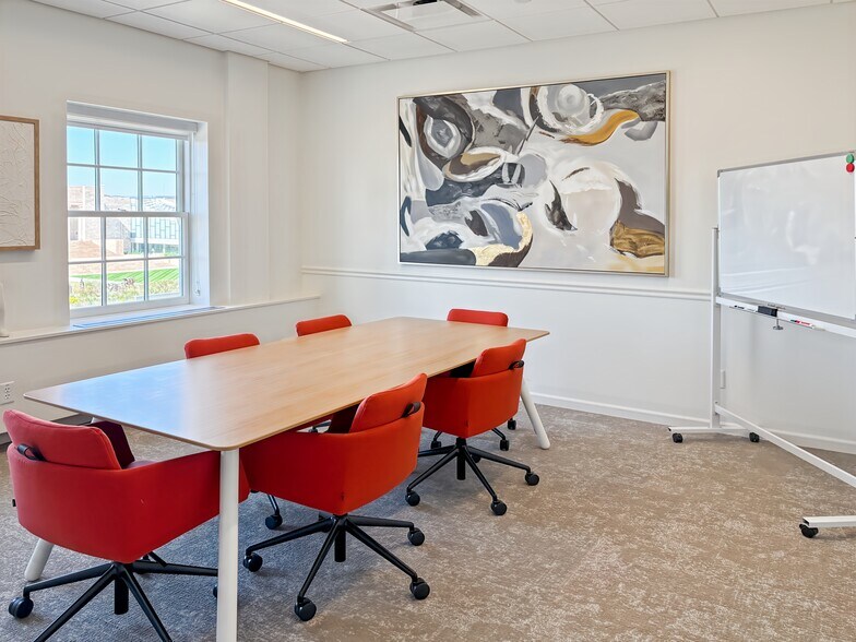 More Photos Of 2027 Dodge St, Omaha Coworking Space