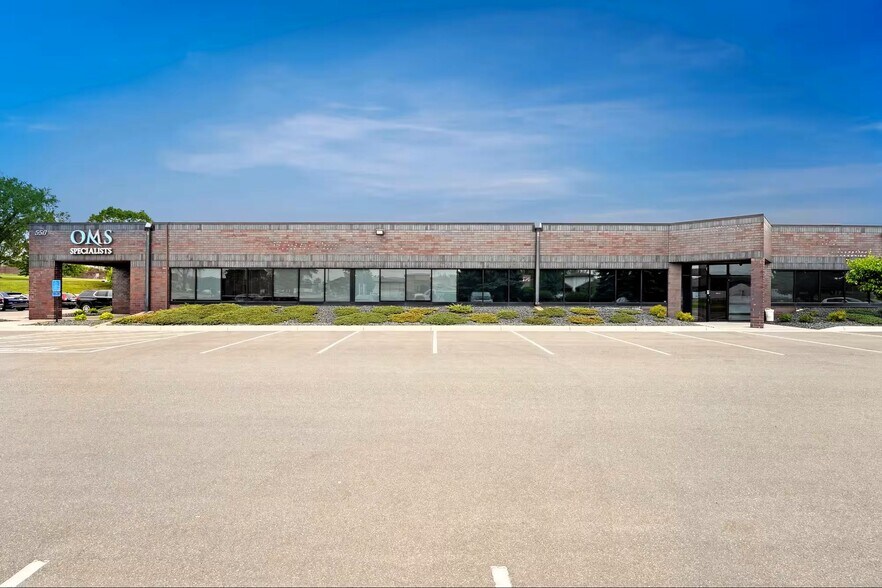 More Photos Of 550-600 County Road D W, New Brighton Warehouse For Lease
