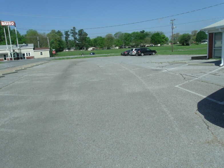 More Photos Of 1000 Elm St, Fulton Freestanding For Sale