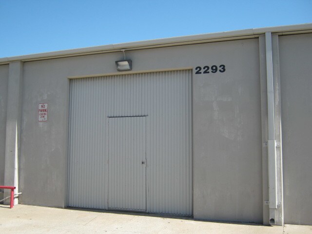 More Photos Of 2277-2295 1/2 S Grand Ave, Santa Ana Warehouse For Lease