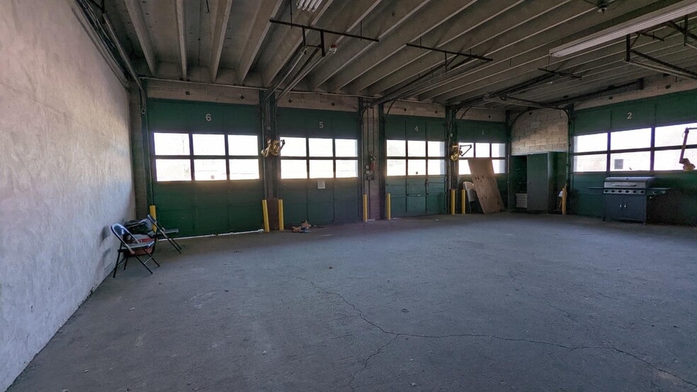 More Photos Of 426 Madison Ave, Woodbine Warehouse For Sale