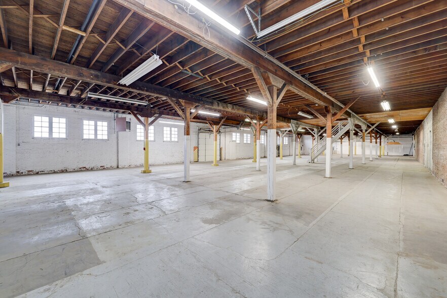 More Photos Of 309 South St, Pella Industrial For Sale