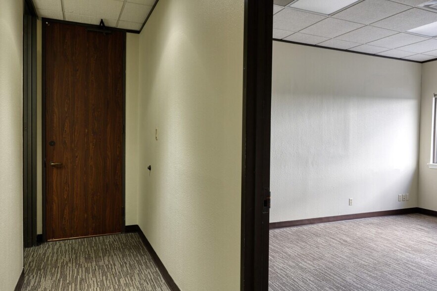 More Photos Of 13409 NW Military Hwy, Shavano Park Office For Lease