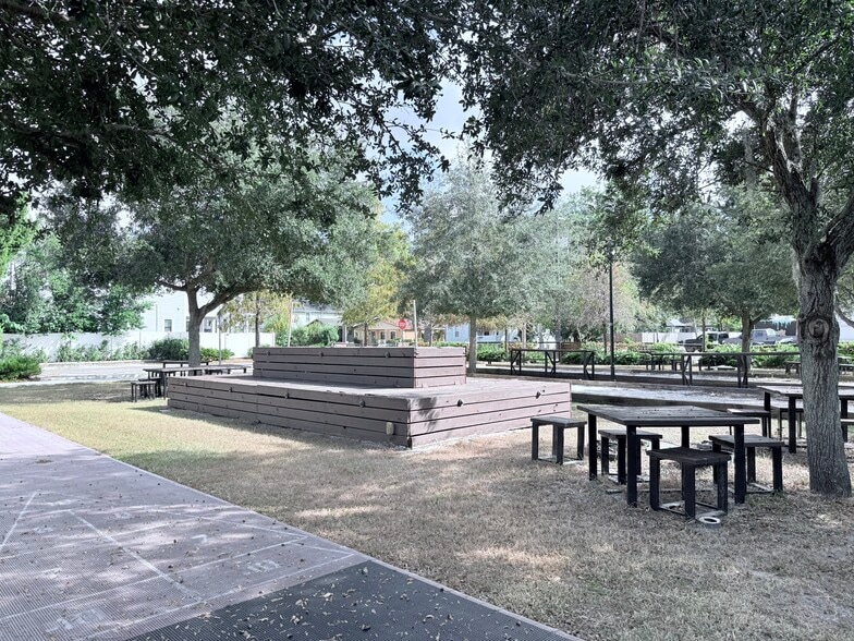 More Photos Of 4815 N Nebraska Ave, Tampa Convenience Store For Lease