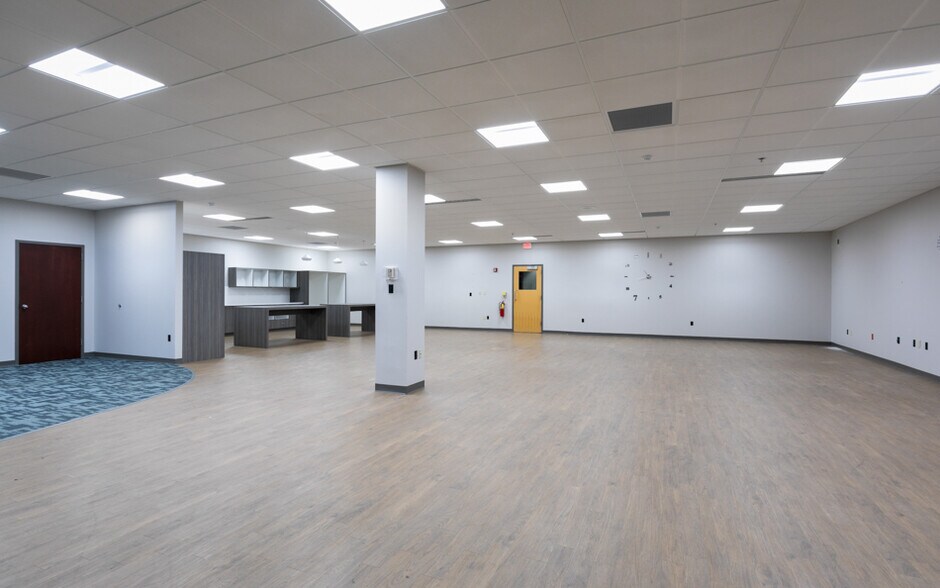 More Photos Of 7650 Magna Dr, Belleville Medical For Lease