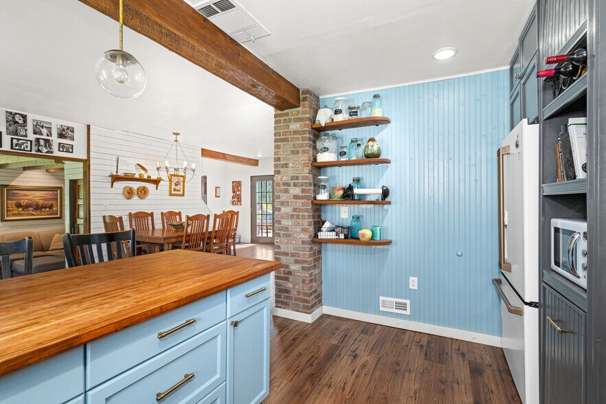 More Photos Of 60445 E Summit Rd W, Ashland Lodge Meeting Hall For Sale