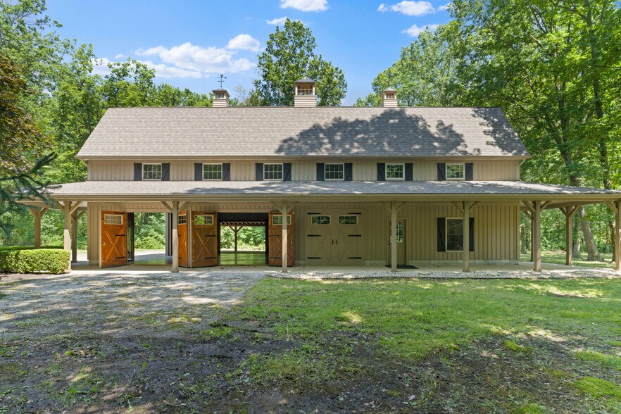 More Photos Of 5455 Plantation Rd, Sunbury Lodge Meeting Hall For Sale