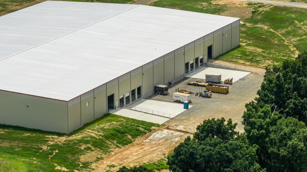 More Photos Of 55 Bagwell Blvd, Scottsville Warehouse For Lease