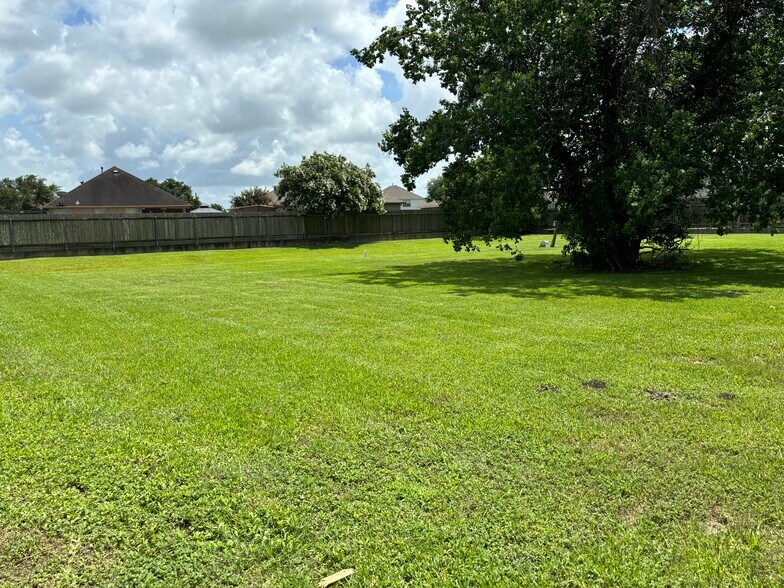 More Photos Of 3222 Manvel Rd, Pearland Warehouse For Lease