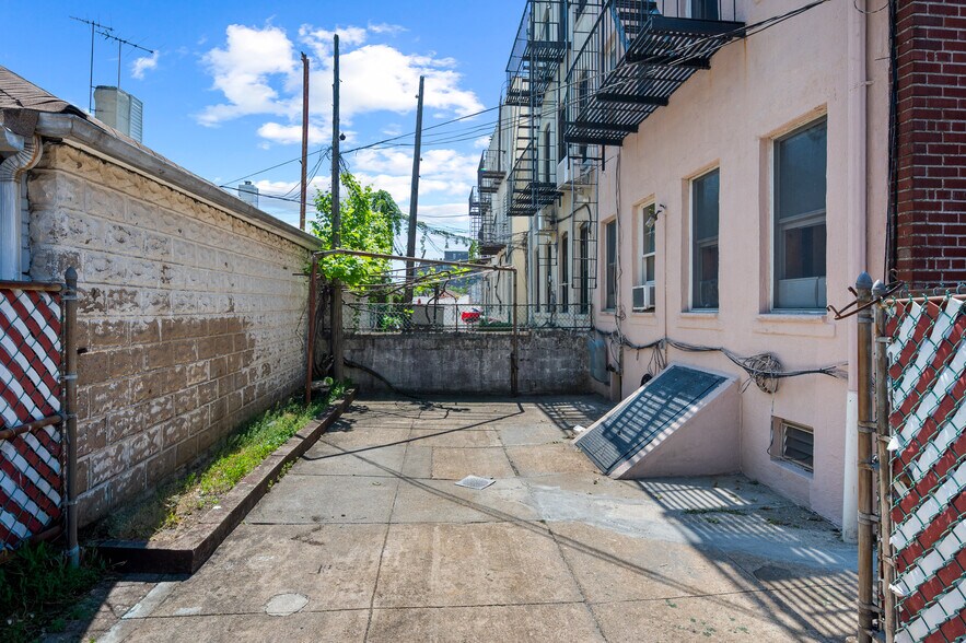 More Photos Of 2101 76th St, Brooklyn Flex For Sale