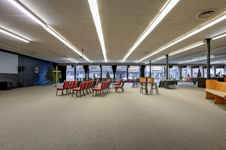 More Photos Of 178 SW 5th St, Madras Storefront Retail Office For Lease