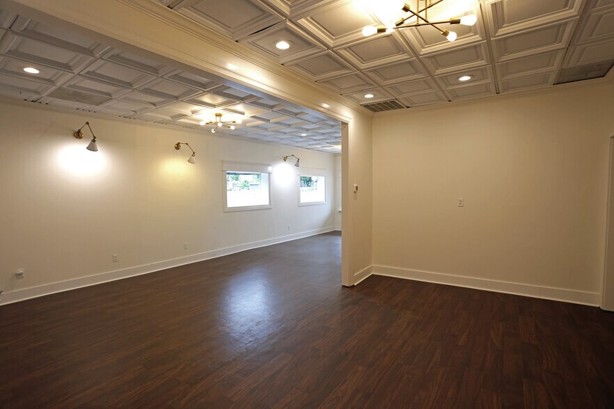 More Photos Of 328 Pioneer St, Ridgefield General Retail For Sale
