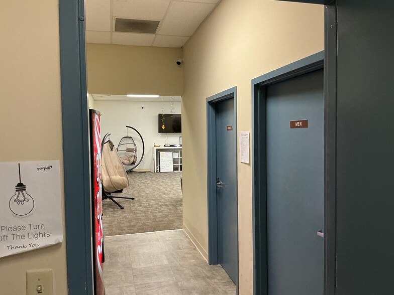 More Photos Of 3520-3528 W Two Mile House Rd, Columbus Office For Sale