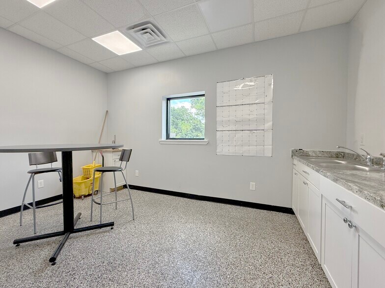 More Photos Of 423 Westover Dr, Columbia Industrial For Lease