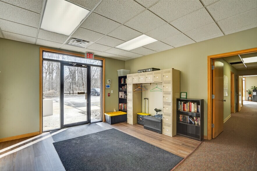 More Photos Of 1625 Ramblewood Dr, East Lansing Medical For Sale