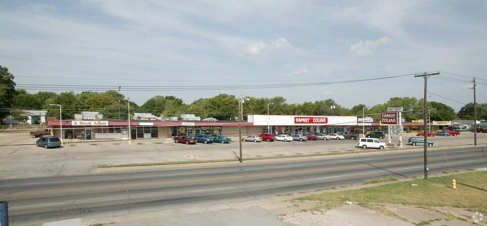 More Photos Of 810-842 N Sheridan Rd, Tulsa General Retail For Lease