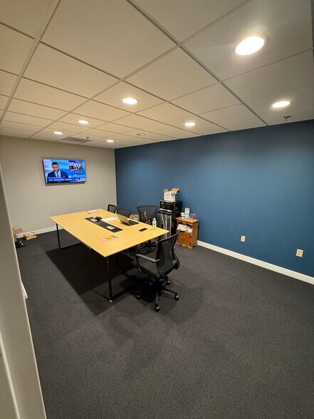 More Photos Of 812 Moorefield Park Dr, Richmond Office For Lease