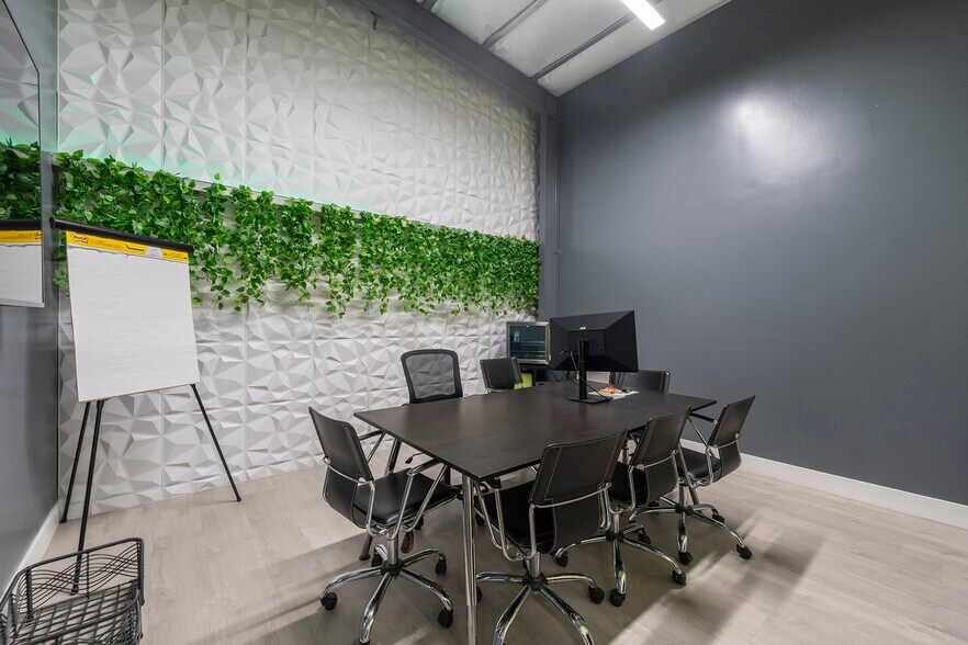 More Photos Of 2075 N Twin Oaks Valley Rd, San Marcos Garden Center For Lease