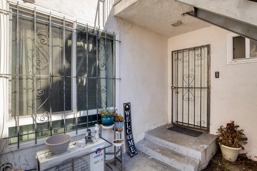 More Photos Of 5447 Blackwelder St, Los Angeles Apartments For Sale
