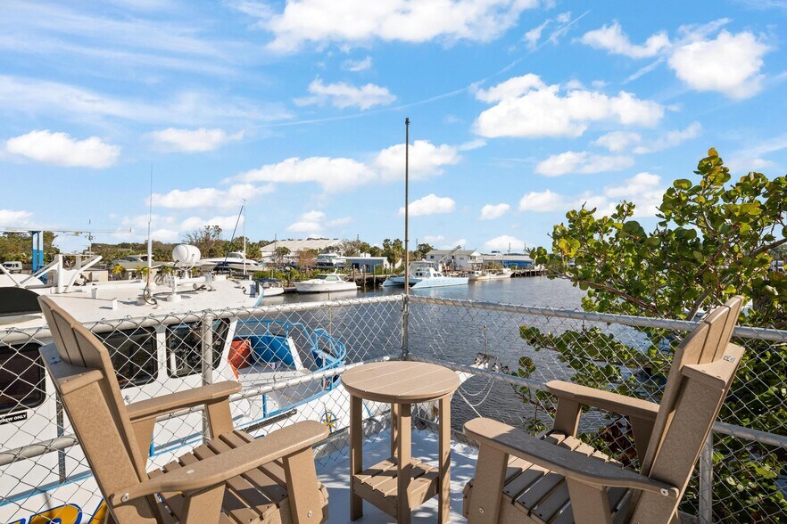 More Photos Of 810 Dodecanese Blvd, Tarpon Springs Marina For Sale