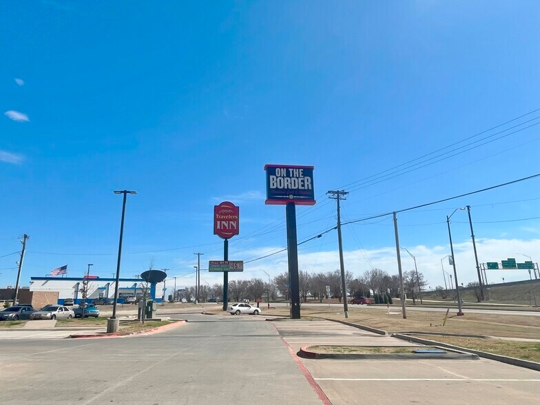 More Photos Of 433 Planet Ct, Midwest City Restaurant For Lease