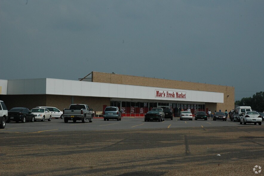 More Photos Of 1419-1425 Winnsboro Rd, Monroe Storefront For Lease